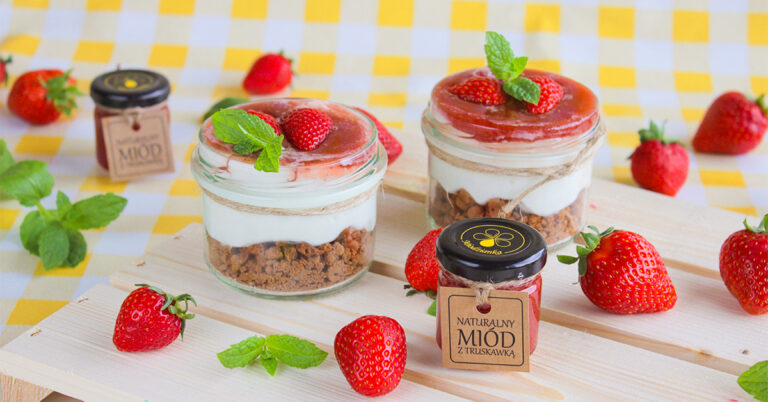 mini serniczki truskawkowe