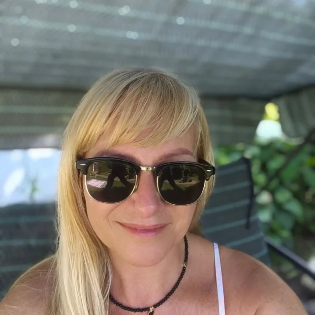 ⛱️👙☀️
Nie każda chwila musi być produktywna. Czasem najlepsze, co możesz zrobić, to odpocząć i naładować baterie. Miłej soboty! 
Beata Durzyńska @miodzianka.pl

#relaks #sobota #uśmiech #energiapositiva #ty