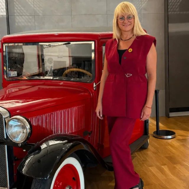 🚗💃🍯❤️‍🔥
Lipiec… piękny miesiąc! Dziękuję ❤️‍🔥
Chyba trochę się rozpędziłam… Poznań, Gniezno, Suchy Las, Puszczykowo, Opalenica, i bardzo się z tego cieszę! Za mną wiele cudownych spotkań, rozmów, inspiracji i kulinarnych chwil spędzonych razem z Wami.
Dziękuję Wam za tak piękną aktywność podczas spotkań i warsztatów kulinarnych z udziałem miodów. Wasza ciekawość, uśmiechy i otwartość dają mi ogromną energię do dalszego działania. 
Choć lipcowe słońce mocno nas rozpieszczało, miody przynosiły odrobinę słodyczy, świeżości i orzeźwienia. 
A lato jeszcze trwa…
🚗💃🍯❤️‍🔥
📍6 sierpnia ⏰11, zapraszam Was serdecznie na wyjątkowe śniadanie w Lulu Cafe Avenida Poznań.
Będzie pysznie, inspirująco i oczywiście… miodowo. 
Do zobaczenia przy wspólnym stole! 
Beata Durzyńska @miodzianka.pl

@elzbieta.wlochal @lulucafelounge
@ivetfashiongniezno
@krok_do_piekna_anita_glinka
@kobieca.strona.lubonia

#lipiec #warsztatykulinarne #miód #inspiracje #ty
