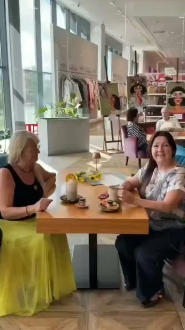 🍁🍁🍁
"Jesienna Harmonia" nowe menu w @lulucafelounge i polecam dwa napoje do których w prezencie dostaniesz słoiczek miodu @miodzianka.pl ❤️‍🔥❤️‍🔥
☕🍯"Kawa intencji szczęścia"
🍵🍯"Herbata afirmacji uśmiechu" 

Do zobaczenia w Lulu 💃🍁
Beata Durzyńska 

@elzbieta.wlochal Dyrektorka Lulu ❤️ 

#kawa #herbata #miód #ty #serce